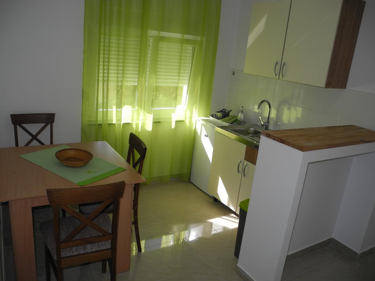 Apartments Nives Crikvenica Exterior foto